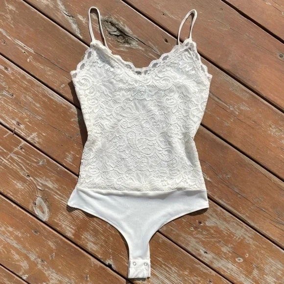 Dynamite Creme Lace Bodysuit - Picture 11 of 11